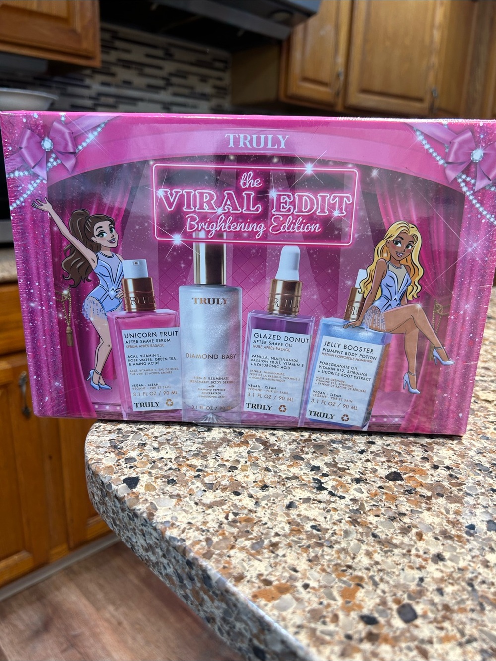 TRULY Viral Edit Brightening Highlighter Set - Pink Packaging